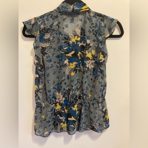 ANN Taylor Loft petites grey/blue flower patterned blouse. - Picture 2 of 9